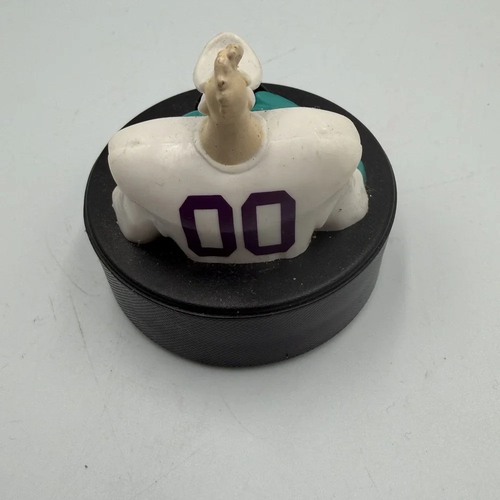 Disney‎ Mighty Ducks Hockey Puck McDonalds Happy Meal Toy 90s